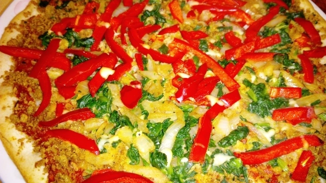 A colourful vegan pizza.
